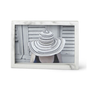 Rámeček na fotografii 10x15 cm Umbra EDGE  - bílý mramor