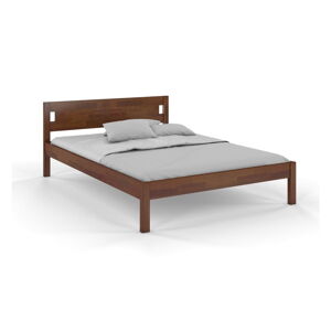 Tmavě hnědá jednolůžková postel z borovicového dřeva 120x200 cm Laxbaken – Skandica